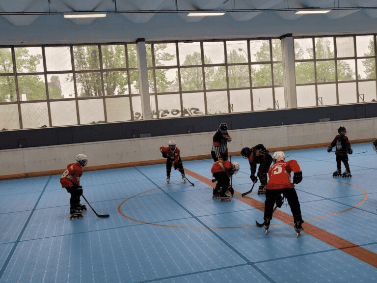 Mobiler Sportboden für Vereine, ideal für Hallen, flexibel und langlebig.